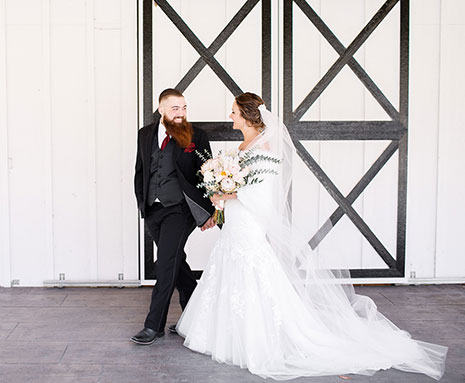 The Home Place at Valley View is a Kansas City Wedding and Reception Venue and is located just outside of Orrick, Missouri, overlooking the Missouri river bottoms. Surrounded by the breathtaking landscapes, it is the ideal mix of rustic beauty and elegant accommodations to host your rehearsal, wedding ceremony and reception.