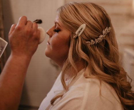 The Home Place at Valley View is a Kansas City Wedding and Reception Venue and is located just outside of Orrick, Missouri, overlooking the Missouri river bottoms. Surrounded by the breathtaking landscapes, it is the ideal mix of rustic beauty and elegant accommodations to host your rehearsal, wedding ceremony and reception.